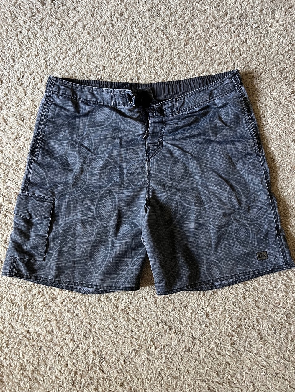 Quiksilver Men's Gray Floral Swim Trunks Size Large